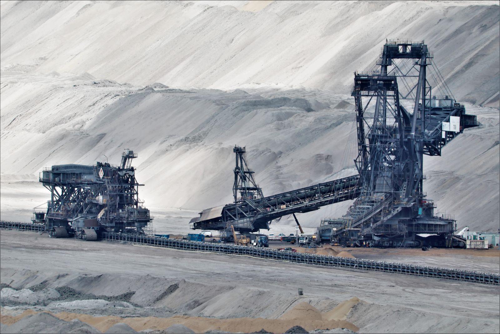 Rinehart Builds Rare Earths Empire to Challenge China's Global Dominance